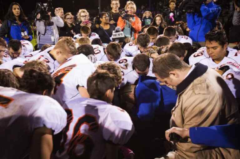 Prayer after a football match |  Supreme Court upholds law in public schools