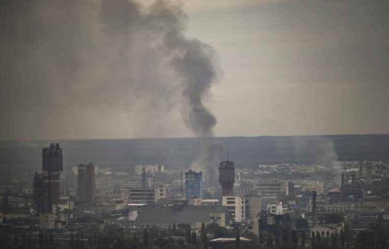 Russians attempt to surround Ukrainians in Severodonetsk