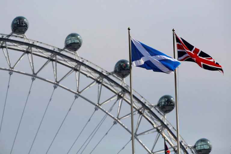 Scots narrowly reject independence, poll finds