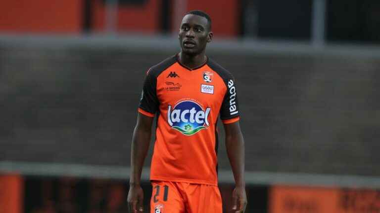 Stade Lavallois midfielder Randi Goteni signs for Paris 13 Atletico