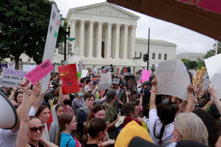 Supreme Court overturns Roe vs Wade and revokes abortion rights