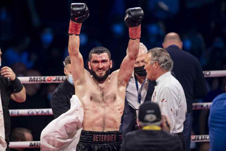 The Beterbiev-Smith fight should appeal to knockout fans.