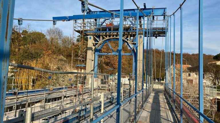 The Bonneuil-Matours bridge closed at least until September 2023