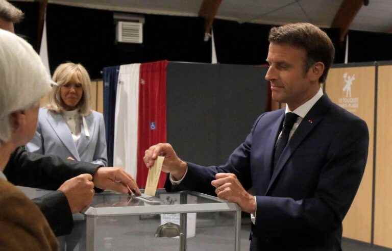 The French president plays his majority in the last round of the legislative elections