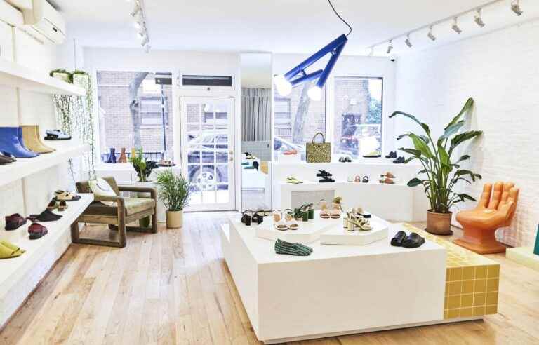 The Maguire shoe brand opens its store in New York