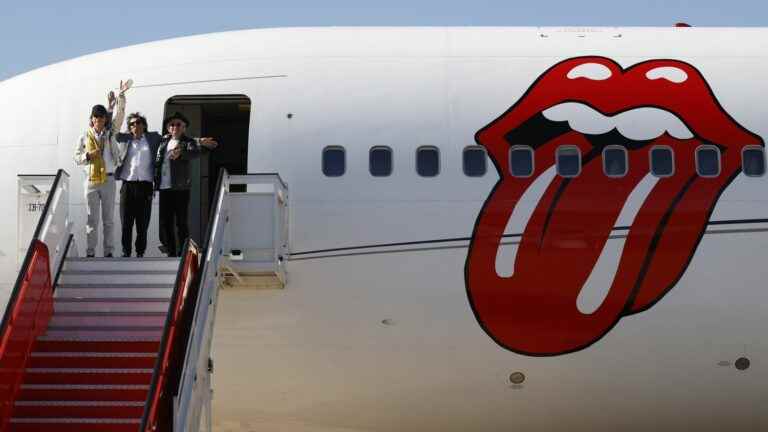 The Rolling Stones land in Madrid for the start of their European tour, which will pass through Lyon and Paris