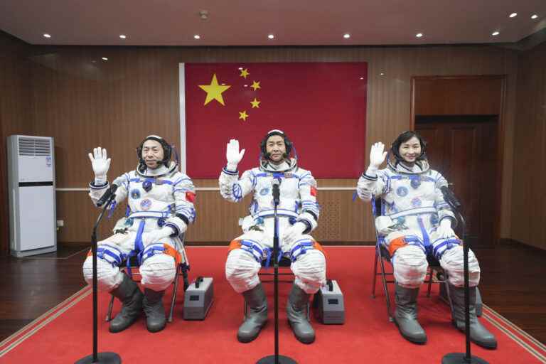 Three astronauts take off for the Chinese station Tiangong