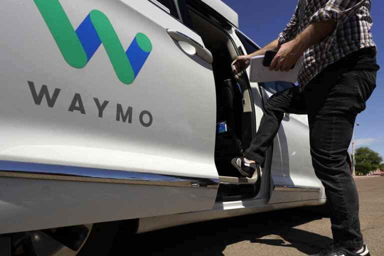 Uber and Waymo team up to deploy self-driving trucks over long distances