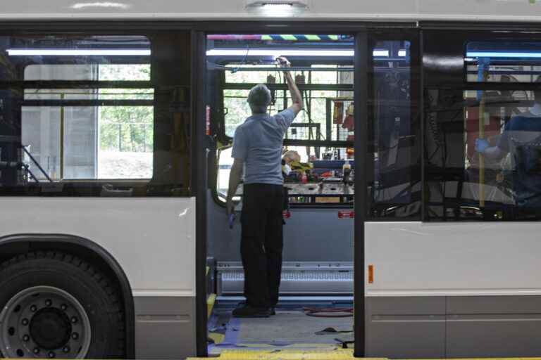 Unifor union members on strike at Nova Bus