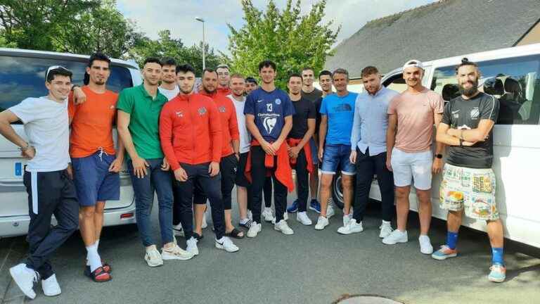 Union Sud Mayenne handball players ready to play in the final of the French Regions Cup in Paris