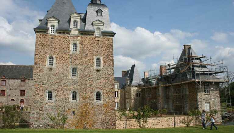 Visiting the gardens of the Château des Arcis in Meslay-du-Maine