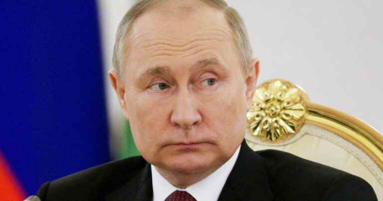 Vladimir Putin sick?  He hired someone to pick up his excrement!  Explanations