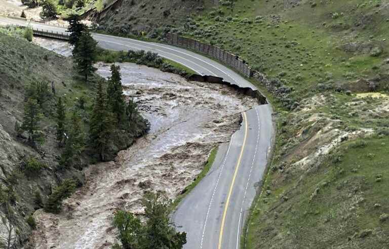 Yellowstone Park closes for first time in 34 years after flooding