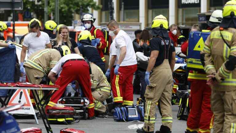 a car hits passers-by in Berlin, killing one and injuring several