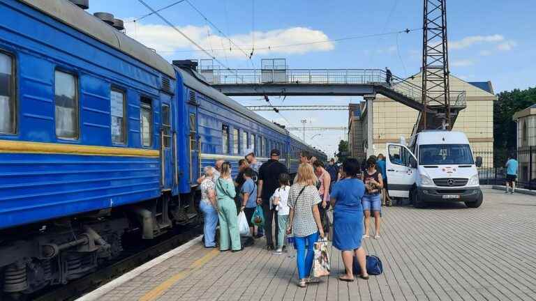 aboard the train of evacuees from Donbass which takes civilians out of the hell of the bombs every day