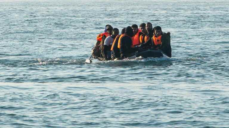 an association denounces the refoulement of a migrant boat, the maritime prefecture rejects