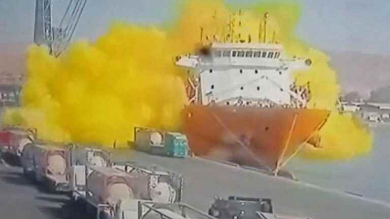 at least 12 dead and more than 260 injured after chlorine leak in port