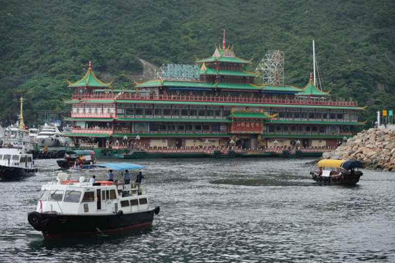 hong kong |  The famous floating restaurant leaves the city after half a century of existence