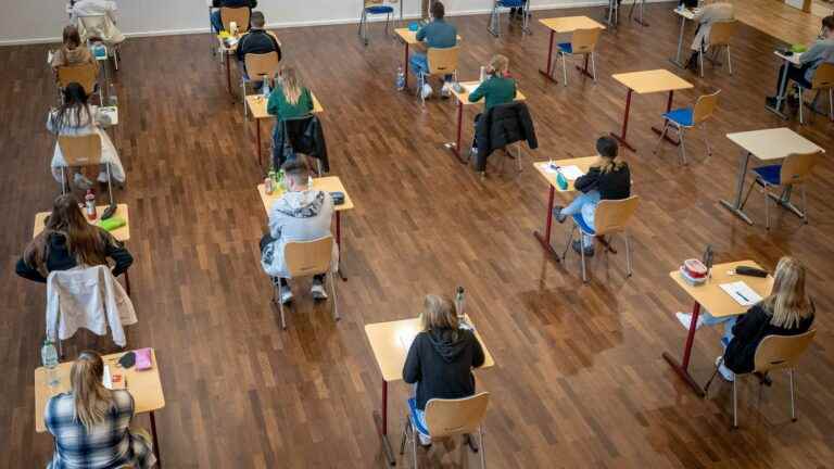 how end-of-school-year exams work in Belgium, the UK and Germany