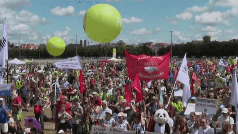 in Munich, demonstrators denounce the climate and social inaction of the leaders