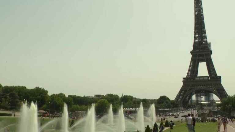 in Paris, locals and tourists try to cool off