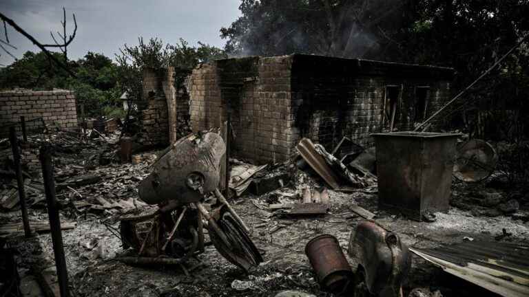 in the ruins of Lyssytchansk where the inhabitants do not “even react when the shells fall”