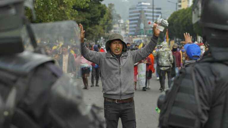 one dead and 18 police officers “disappeared” after protesters attacked a police station