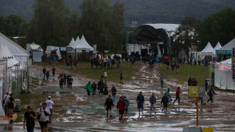 opening night canceled due to thunderstorms, seven people injured