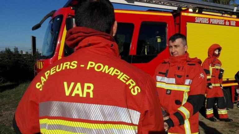 six firefighters and a soldier hit by the explosion of a shell