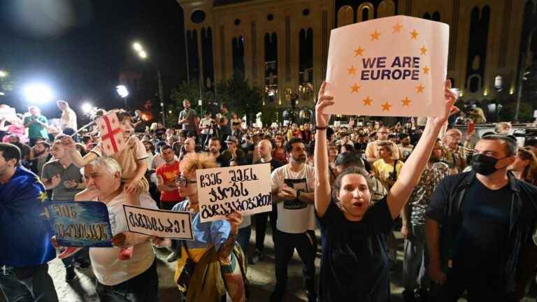 tens of thousands of demonstrators march to demand the country’s membership of the European Union