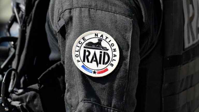 the Raid arrests an ex-soldier entrenched at his home in Cahors