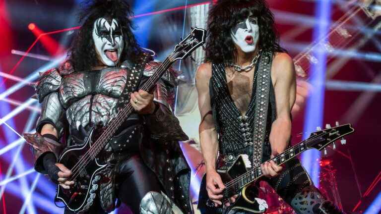 the group Kiss gives its last concert in the capital