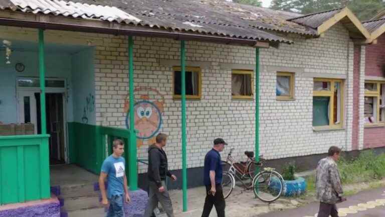 the inhabitants of Yahidne recount their captivity in the village school