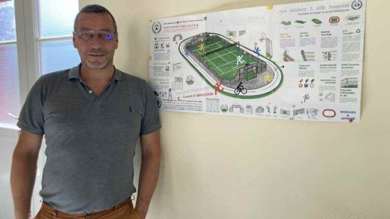 the mayor of Bourseville launches crowdfunding to build a City stadium