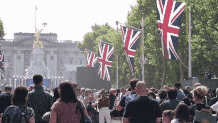 these French fans of the queen