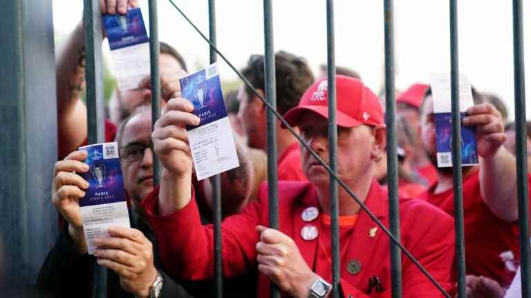 three French police officers in England to collect complaints from Liverpool supporters