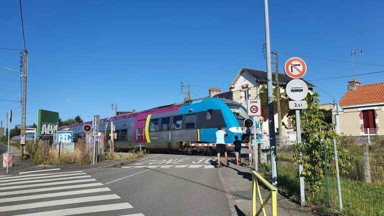 trains to come back late from the beach