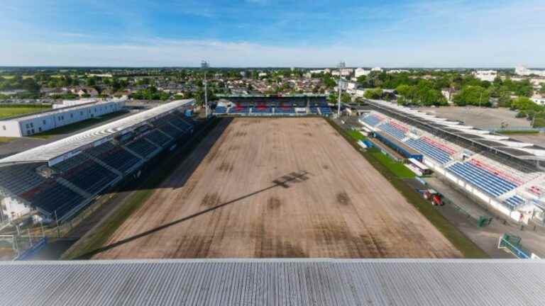 unparalleled maintenance for the lawn of the Gaston-Petit stadium