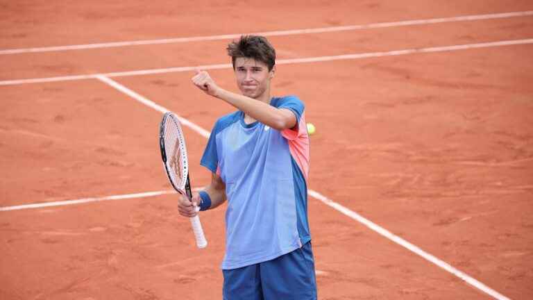 who is Gabriel Debru, winner of the junior tournament?