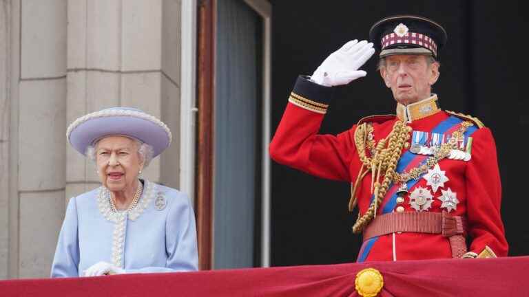 why won’t the queen attend mass on friday morning?