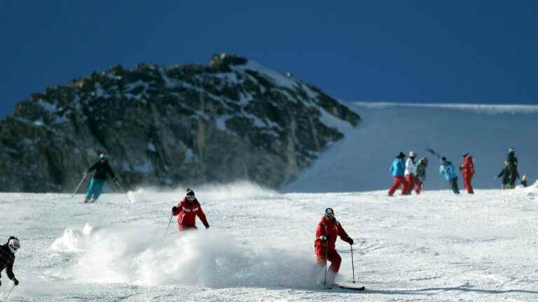 the summer glacier in Tignes closes a month early due to global warming