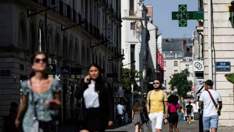 63 French municipalities recorded a historic record on Monday, according to Météo France