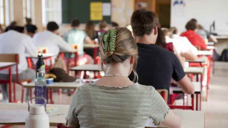 700 refugee high school students in France passed their national baccalaureate