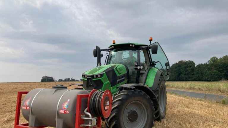 A Seino-Marin equips tractors with an anti-fire tank