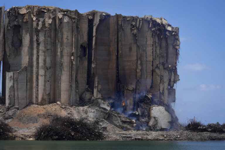 A fire at the port of Beirut revives the memory of the explosion of 2020