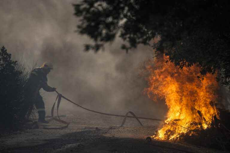 A fire north of Athens leads to the evacuation of six villages