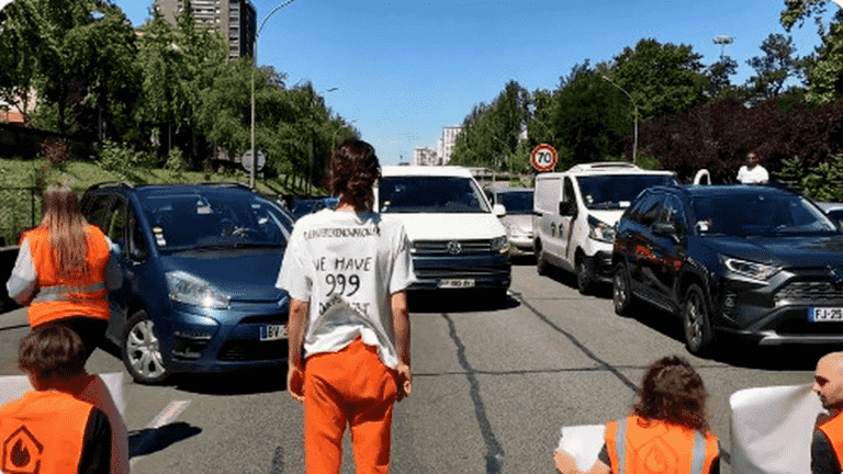 A group of environmental activists block the ring road in Paris to demand “a global energy renovation law”