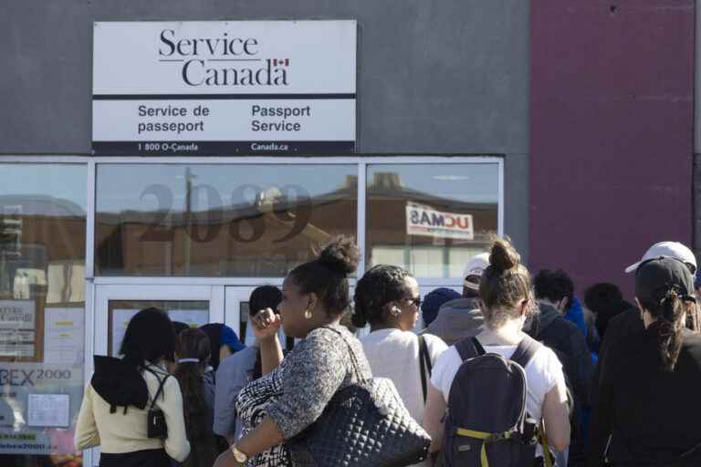 A new passport office opens in the west of Montreal