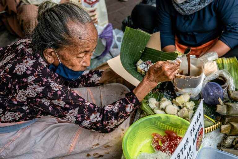 A street food legend draws crowds