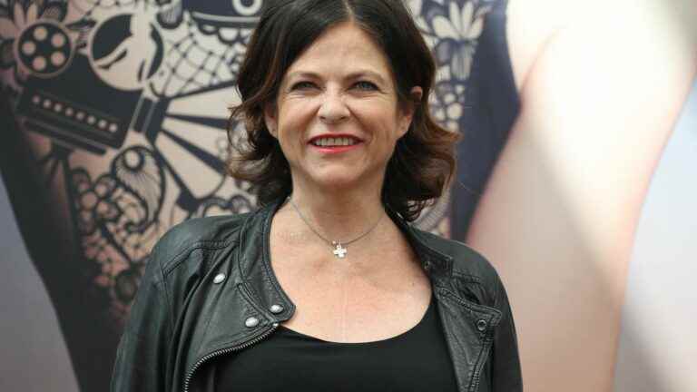 Actress Charlotte Valandrey, known for her role in the series “Les Cordier, magistrate et cop”, died at the age of 53